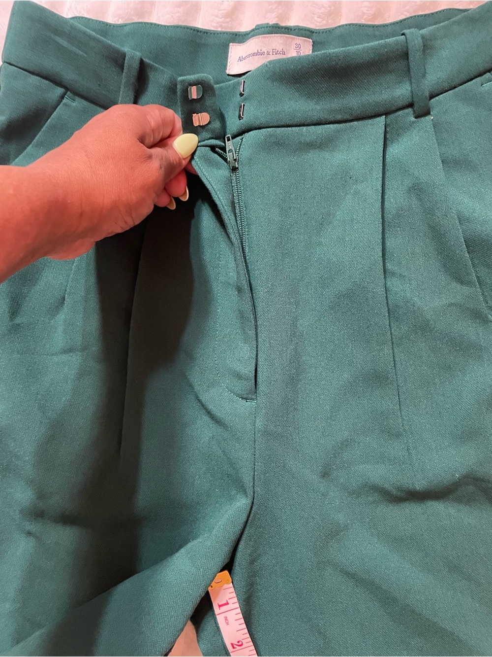 Abercrombie & Fitch Wide-Leg High-Rise Pants in Forest Green - Picture 11 of 16